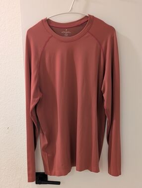 Fabletics Men's Long-Sleeve Active Crew in Rust
